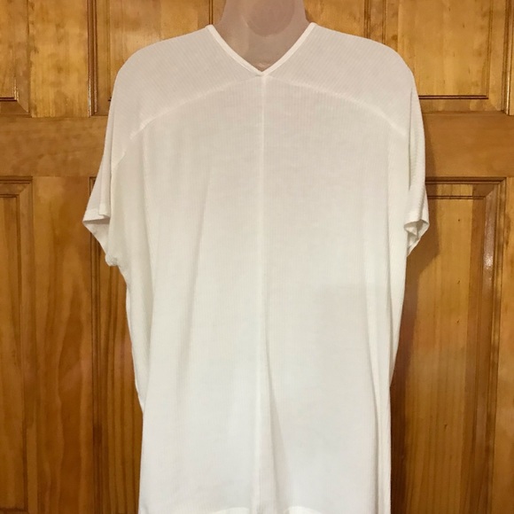 M T S White Oversized Blouse 
Small 4 - 6 
Fits Medium
47% Polyester 47% Rayon - Picture 3 of 13